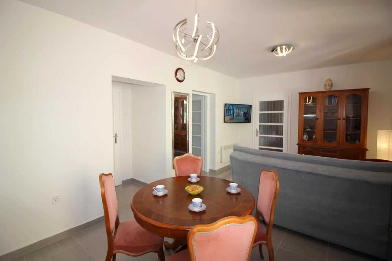 Apartment Agata In City Center Poreč Exterior foto
